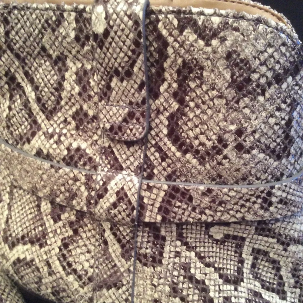 AEROSOLES nwot martha